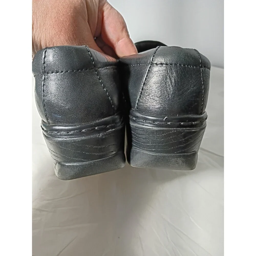 Klogs Woman 7.5 Leather Upper Slip On black Wedge Clogs workwear casual comfort